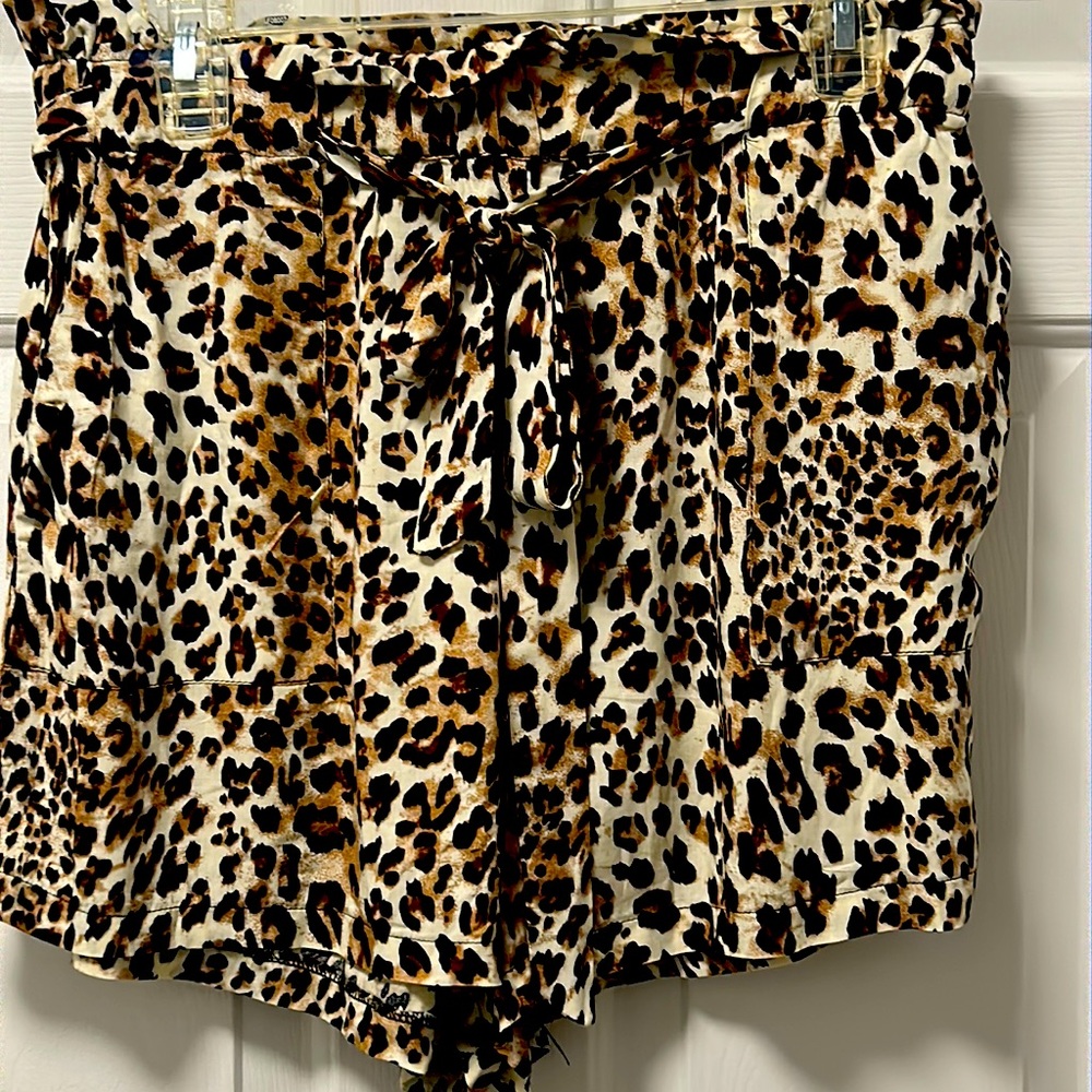 NWT Know One Cares Leopard Print Shorts Size Large